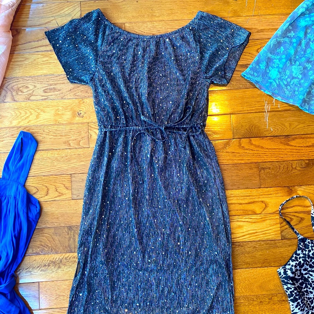 **SOLD*** Casual yet dressy dress!